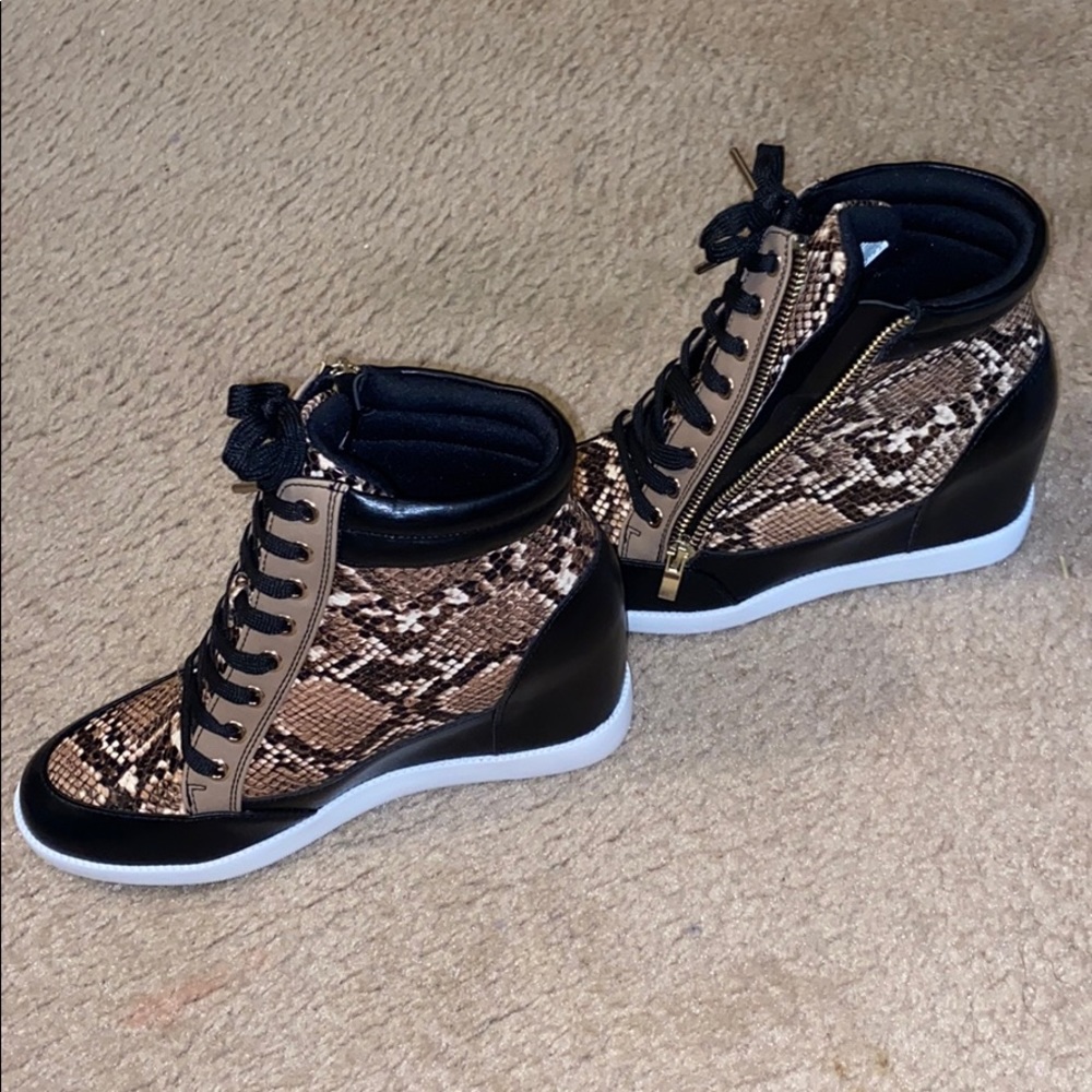 Brand New Shoe Dazzle High Top Sneakers